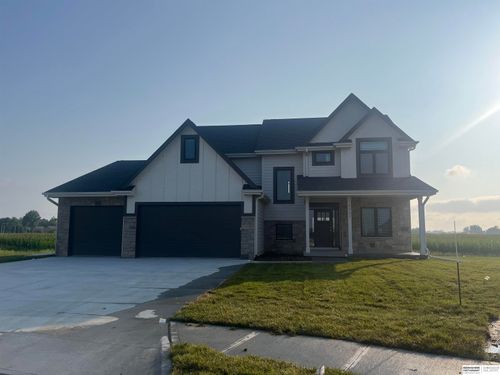 2207 N 22nd Cir, Ashland, NE, 68003-1115 | Card Image