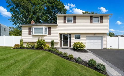 37 Holiday Park Dr, Centereach, NY, 11720-1518 | Card Image