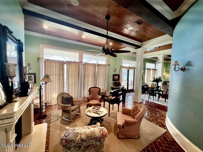 Parlor | Image 80