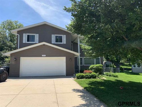 919 Crest Rd, Papillion, NE, 68046-3817 | Card Image