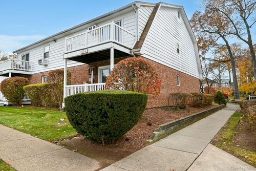 66-66 Parkside Dr, Suffern, NY, 10901-7828 | Card Image