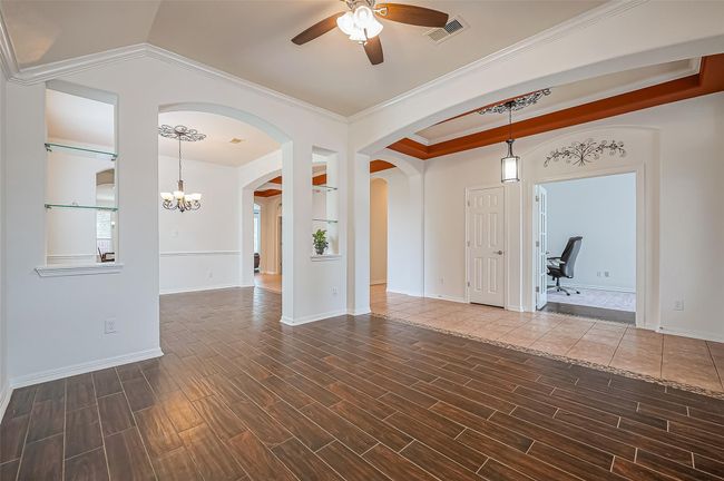 Formal living room | Image 8