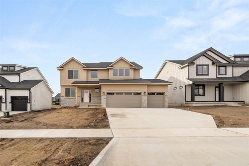 4652 177th St, Waukee, IA, 50263-6411 | Card Image