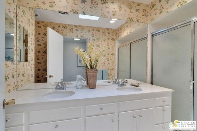 Hall Bath | Image 11