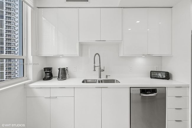 APT-2202 - 801 Brickell Key Blvd, Condo with 2 bedrooms, 2 bathrooms and null parking in Miami FL | Image 5