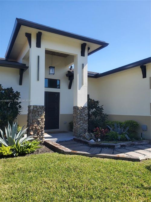 960 Rutherford Ln, Haverhill, FL, 33415-1246 | Card Image