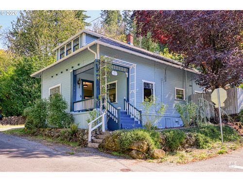 216 3rd Ave, Oregon City, OR, 97045-3116 | Card Image