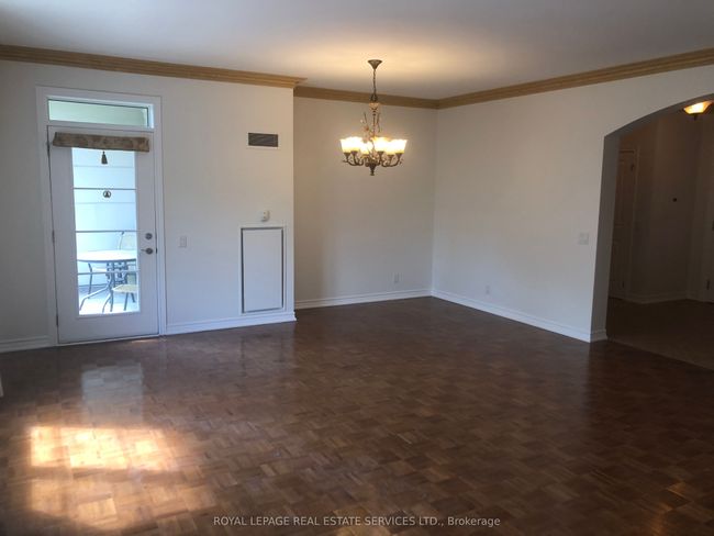 109 - 9519 Keele St, Condo with 2 bedrooms, 2 bathrooms and 2 parking in Maple ON | Image 5