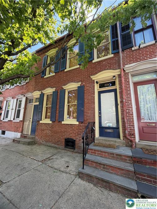 828 W Gordon St, Allentown, PA, 18102-2861 | Card Image