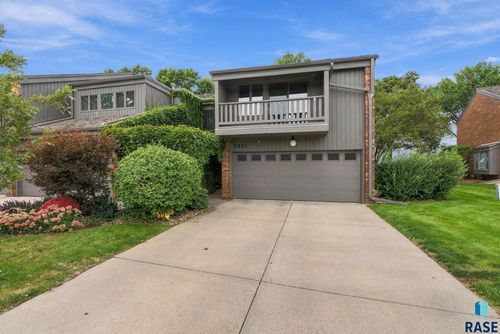 2901 S Ridgeview Way, Sioux Falls, SD, 57105-4245 | Card Image