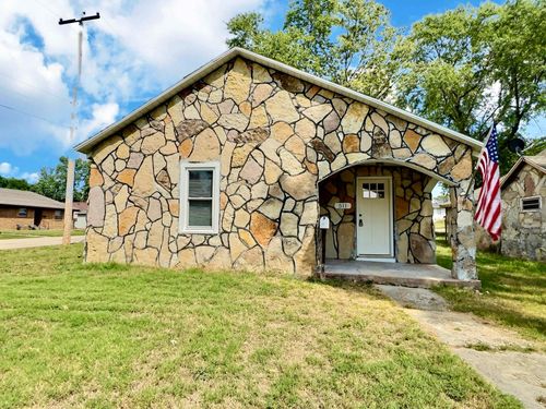 511 2nd St, Monett, MO, 65708-2022 | Card Image