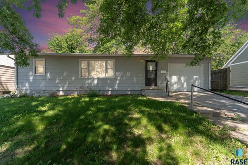 600 S Sneve Ave Avenue, Sioux Falls, SD, 57103 | Card Image