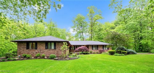 395 E Pioneer Trl, Aurora, OH, 44202-7924 | Card Image