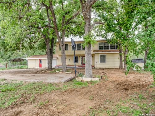 120 Center Creek Dr, Floresville, TX, 78114-9379 | Card Image