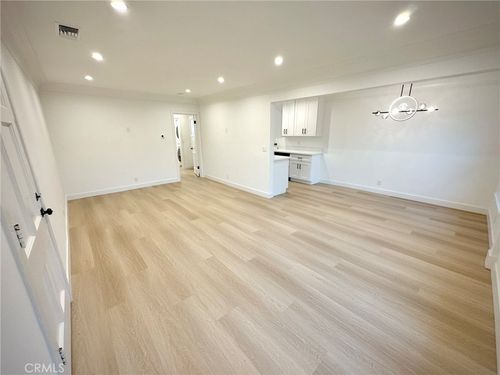 1704-12-1700 Del Valle Ave, Glendale, CA, 91208-2341 | Card Image