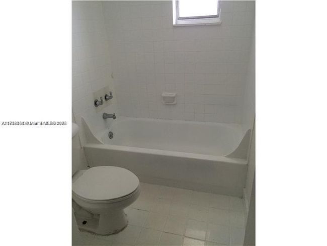 APT-310 - 4235 N University Dr, Condo with 1 bedrooms, 2 bathrooms and null parking in Sunrise FL | Image 9