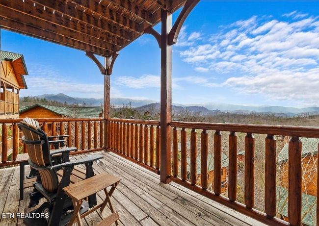 880 Great Smoky Way, House other with 4 bedrooms, 4 bathrooms and null parking in Gatlinburg TN | Image 16