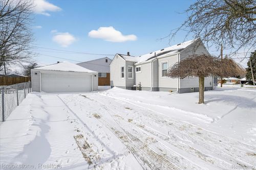 14801 Pennsylvania Rd, Riverview, MI, 48193-8094 | Card Image