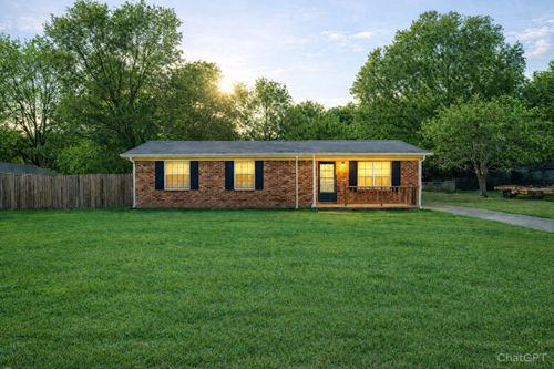 554 Roselawn Dr, Clarksville, TN, 37042-3983 | Card Image