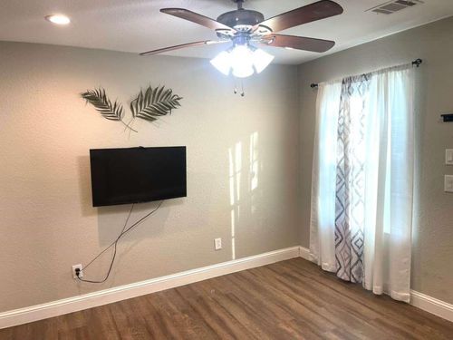 3807 Edison St, Houston, TX, 77009-4814 | Card Image