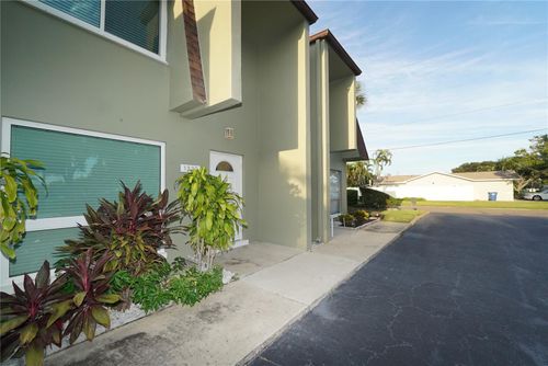 1330 70th St N, SAINT PETERSBURG, FL, 33710-5334 | Card Image