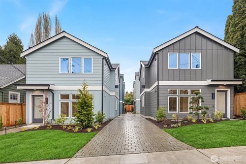 537 B N 70th St, Seattle, WA, 98103 | Card Image