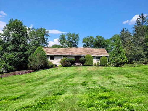 7 Carriage Ln, New Fairfield, CT, 06812-2564 | Card Image