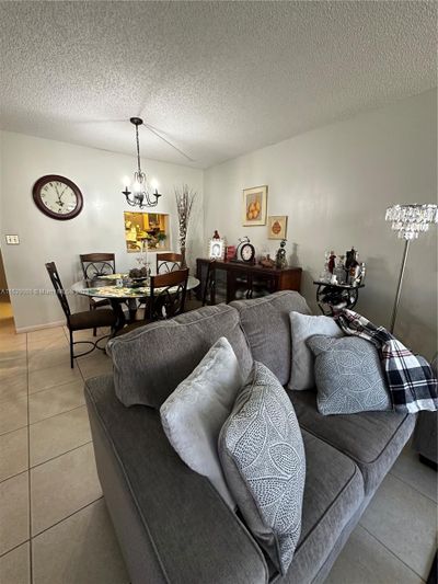 202 - 6701 N University Dr, Condo with 2 bedrooms, 2 bathrooms and null parking in Tamarac FL | Image 3