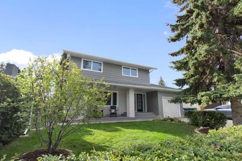 472 Cedarille Cres Sw, Calgary, AB, T2W2H7 | Card Image
