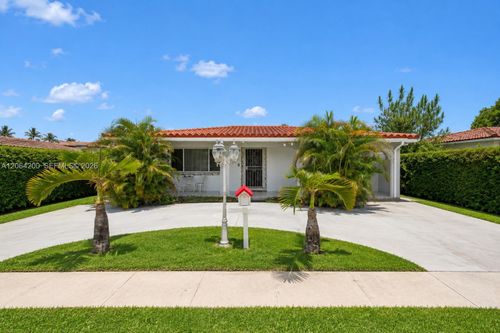 291 W 47th St, Hialeah, FL, 33012-3957 | Card Image