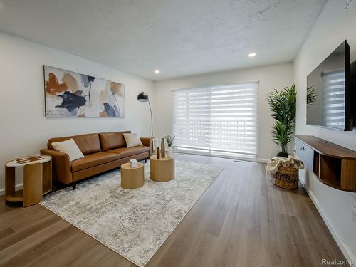 apt-103-40325 Plymouth Rd, Plymouth, MI, 48170-4220 | Card Image