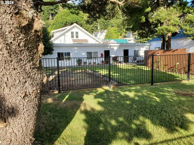 160 Spring St, House other with 3 bedrooms, 3 bathrooms and null parking in Gardiner OR | Image 4