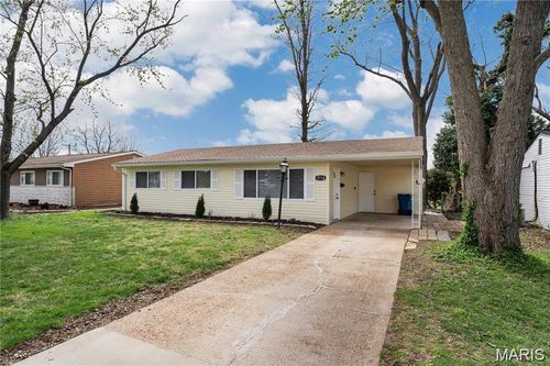 9738 Traverse Ln, Saint Louis, MO, 63134-4104 | Card Image