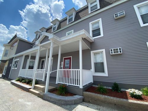apt-4-4 Martin St, Derry, NH, 03038-2348 | Card Image