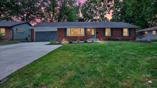 1402 Maplewood Dr, Normal, IL, 61761-3941 | Card Image