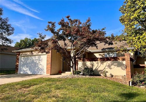 128 Sw Hillcrest Ln, Lee's Summit, MO, 64063-2184 | Card Image