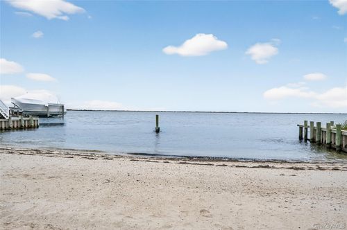 88 Bayview Ave W, Lindenhurst, NY, 11757-6219 | Card Image