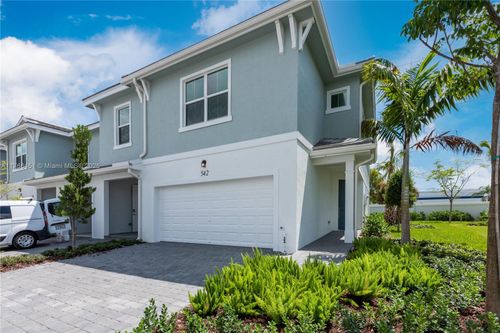 542 Parsons Way, Deerfield Beach, FL, 33442-2400 | Card Image