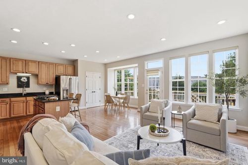 601 Burberry Ter Se, LEESBURG, VA, 20175-5652 | Card Image