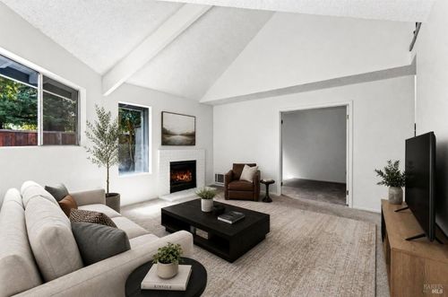 689 Racquet Club Circle, Rohnert Park, CA, 94928 | Card Image