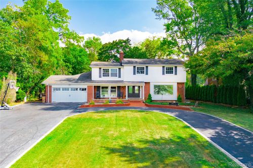 22271 W River Rd, Grosse Ile, MI, 48138-1432 | Card Image