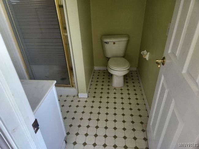 bathroom 2 | Image 12