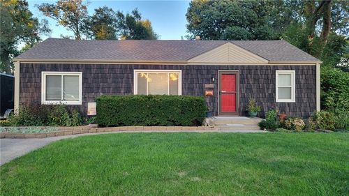 6823 Barton Dr, Shawnee, KS, 66203-3753 | Card Image