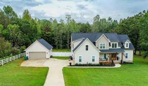 3437 Country Ln, Reidsville, NC, 27320-8207 | Card Image
