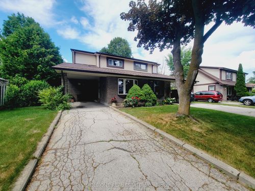 61 Applegate Cres, North York, ON, M2H2R5 | Card Image