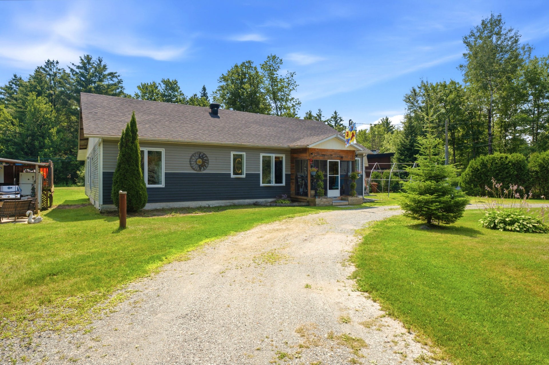 Residential in Saint-Théodore-d'Acton 5