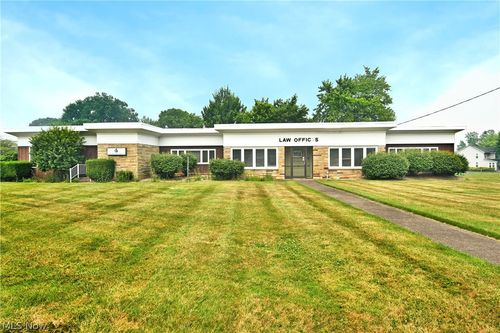 696 Valley View Dr, Brookfield, OH, 44403-9602 | Card Image