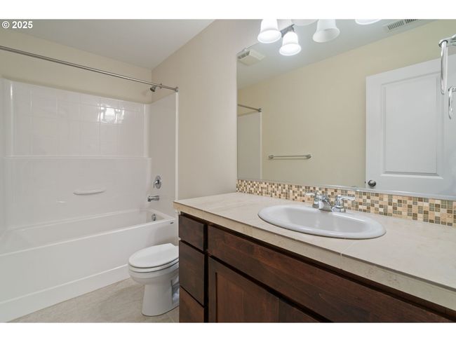 16085 Se Kingbird Dr, House attached with 3 bedrooms, 3 bathrooms and 1 parking in Clackamas OR | Image 18