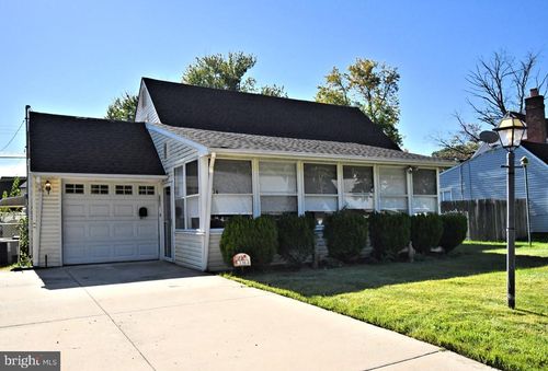 138 Village Ln, LEVITTOWN, PA, 19054-1221 | Card Image