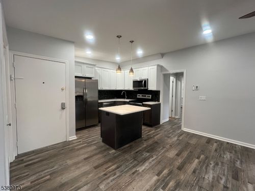 599 Newark Pompton Tpke, Pompton Plains, NJ, 07444-1750 | Card Image